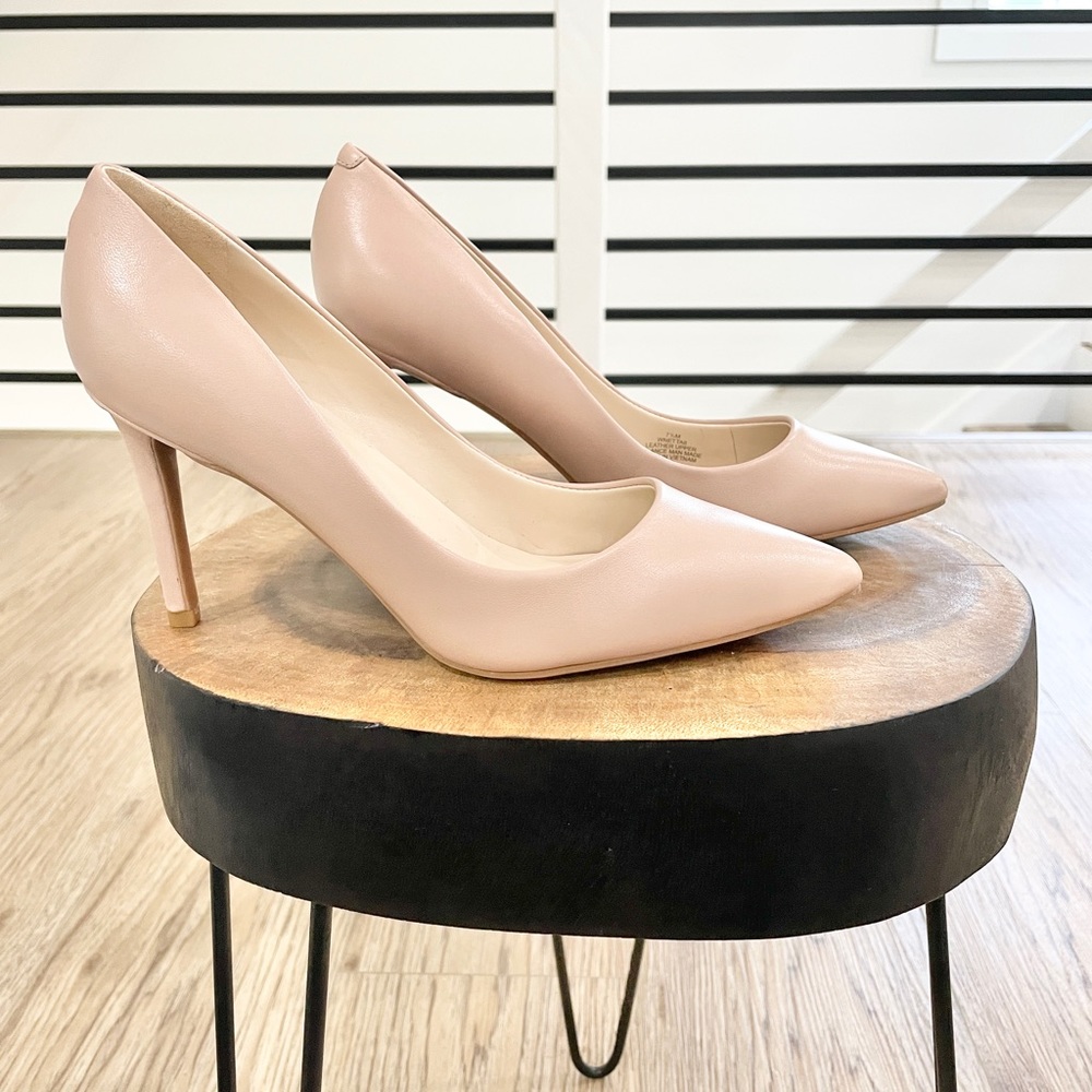 NINE WEST light tan blush neutral, leather pointed toe heels